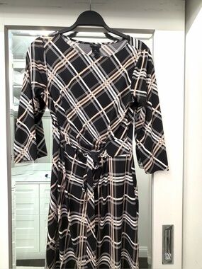 Ann Taylor LOFT, Black/ Beige Plaid Tie-Waist Women's Dress Size: Small Petite